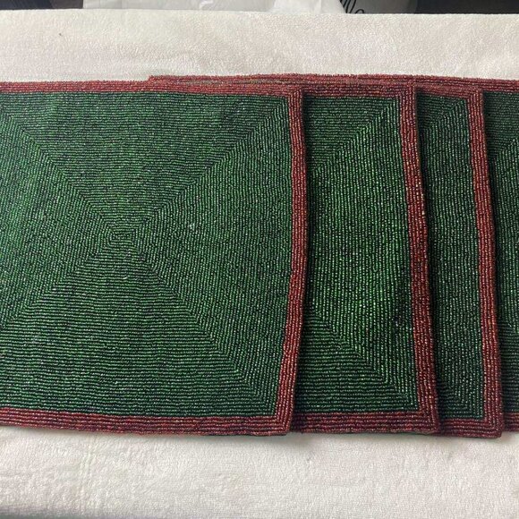 EUC Set of 4 Beaded Green & Red Charger Linen Placemats - Picture 1 of 3